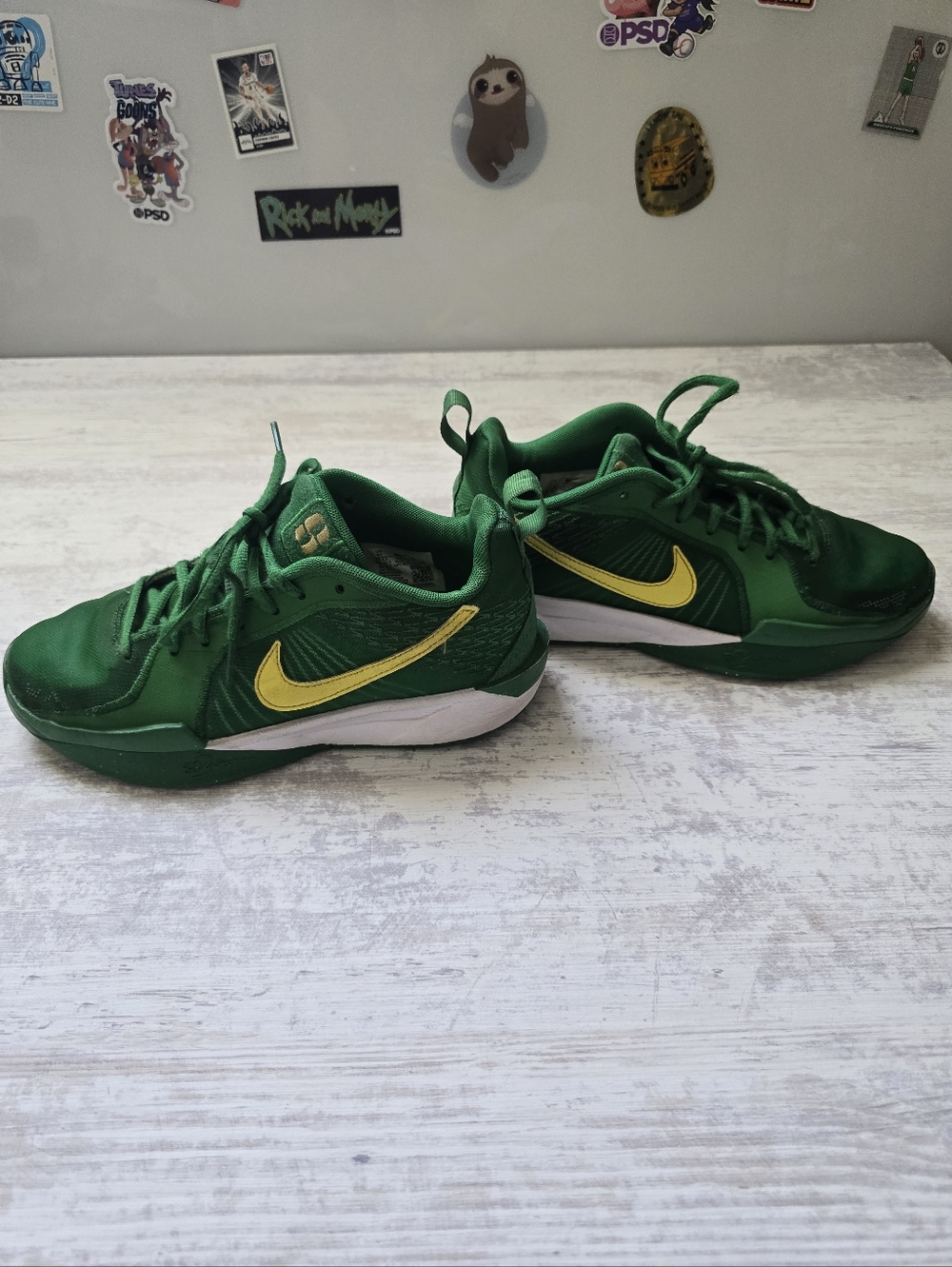 Nike Green "Oregon Duck" Low-Top Sneakers with Yellow Swoosh